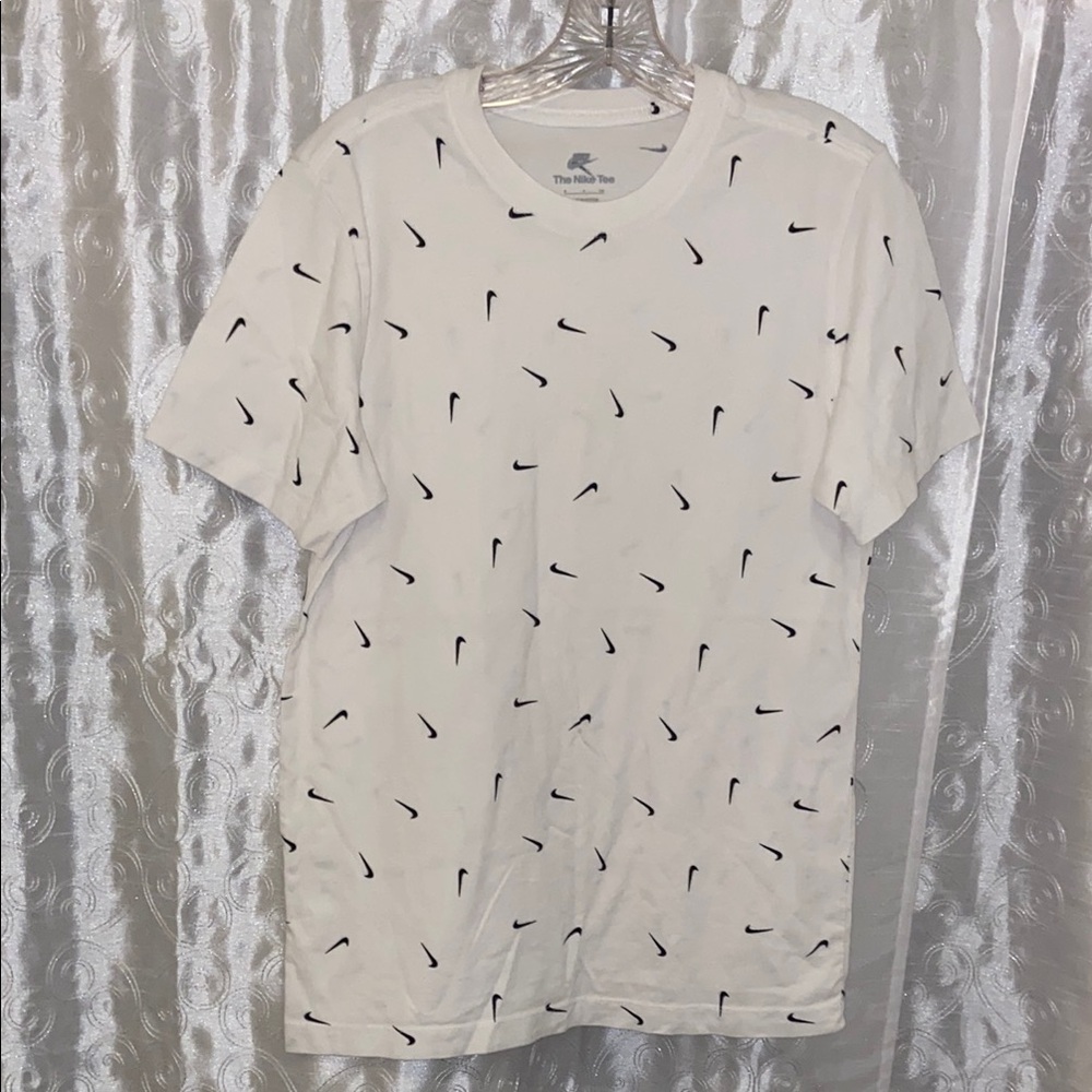 Nike White and Black Swoosh AOP Shirt Men’s Size Small 🔥 YB7